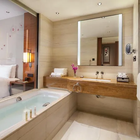 Doubletree By Hilton Guangzhou Science City-Free Shuttle Bus Service During Canton Fair Period Exterior photo